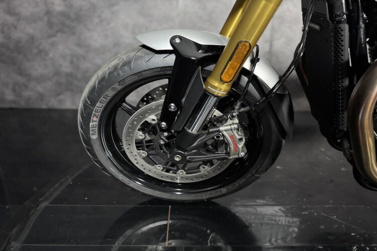 TRIUMPH SPEED TWIN 1200