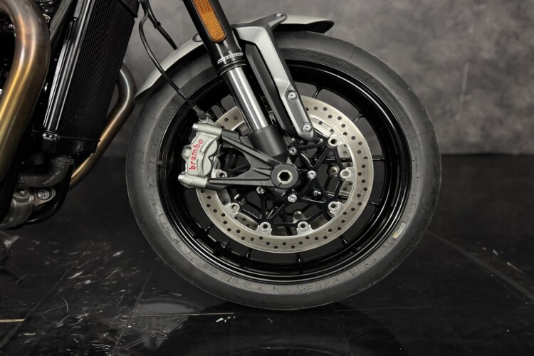 TRIUMPH SPEED TWIN 1200