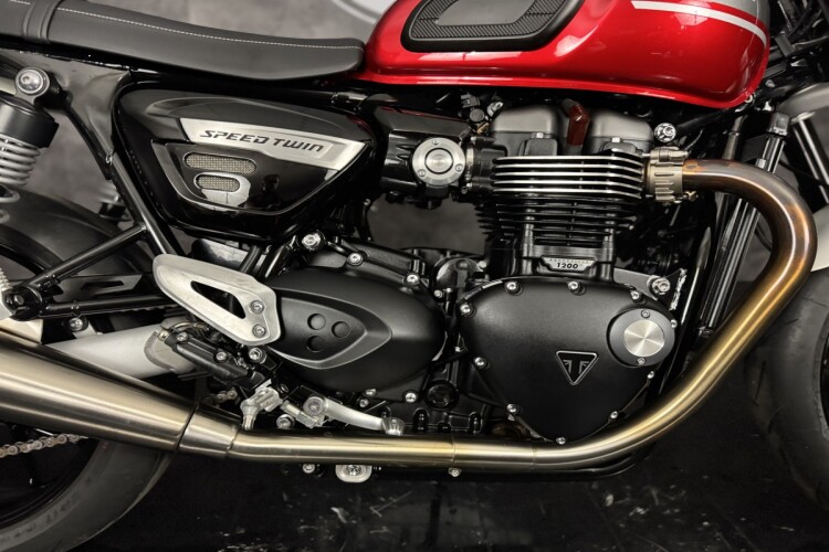 TRIUMPH SPEED TWIN 1200