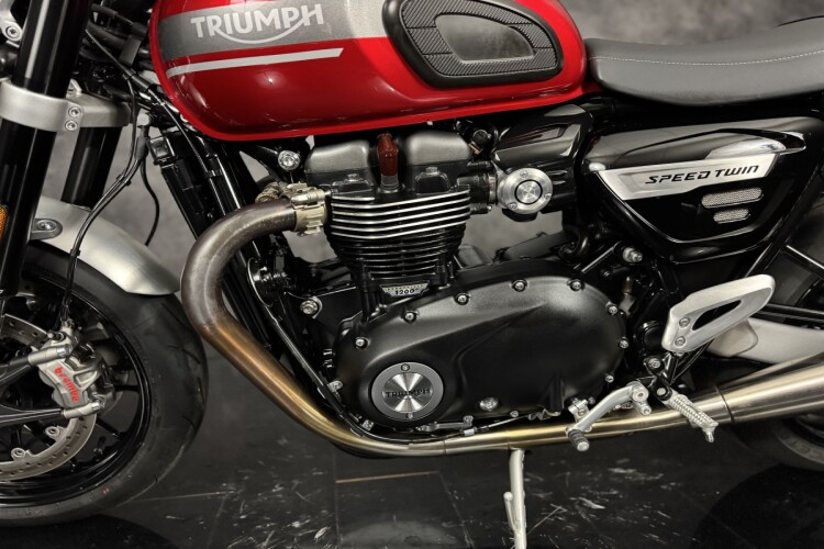 TRIUMPH SPEED TWIN 1200