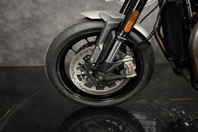 TRIUMPH SPEED TWIN 1200