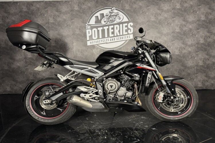TRIUMPH STREET TRIPLE 765