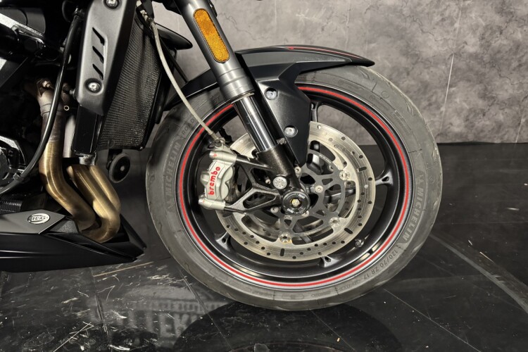 TRIUMPH STREET TRIPLE 765