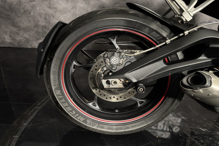 TRIUMPH STREET TRIPLE 765