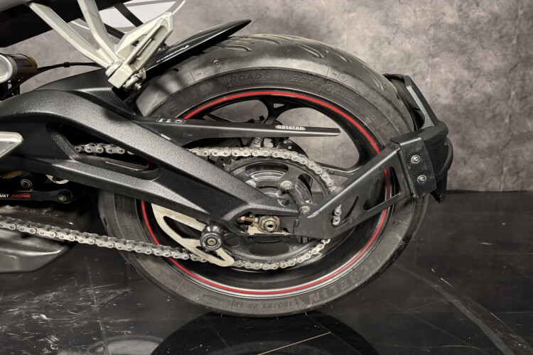 TRIUMPH STREET TRIPLE 765