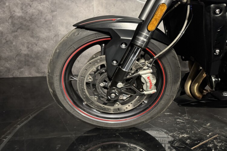 TRIUMPH STREET TRIPLE 765