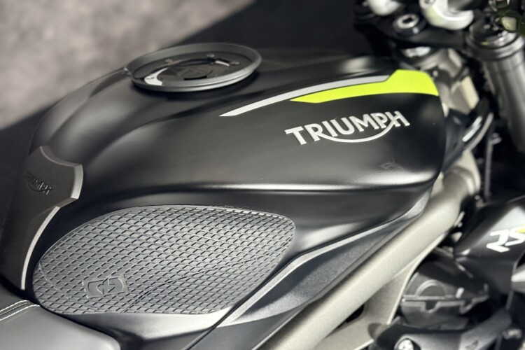 TRIUMPH STREET TRIPLE 765