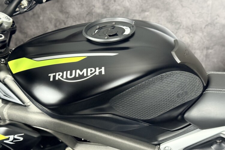 TRIUMPH STREET TRIPLE 765