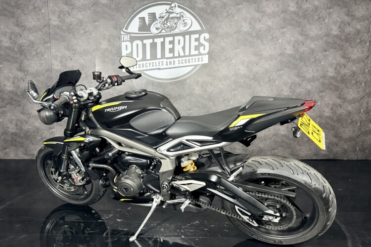 TRIUMPH STREET TRIPLE 765