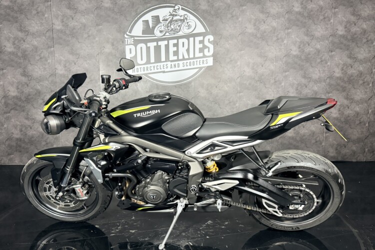 TRIUMPH STREET TRIPLE 765