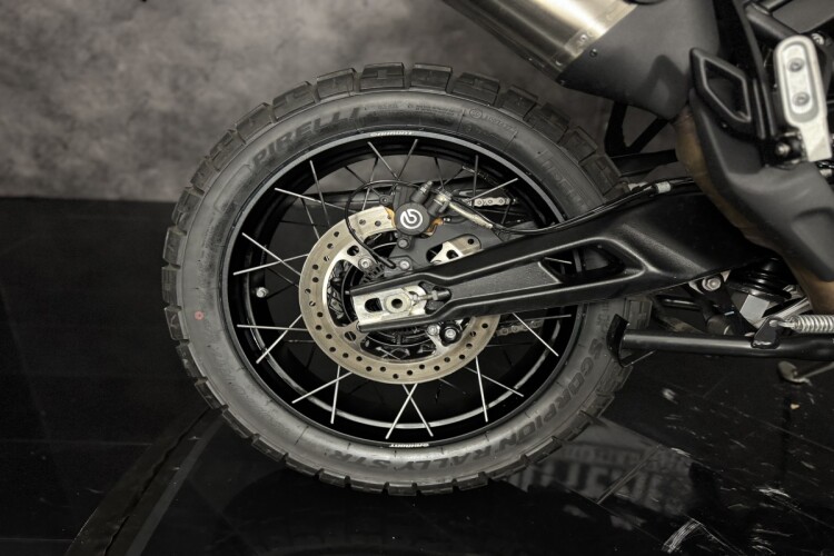 TRIUMPH TIGER 900