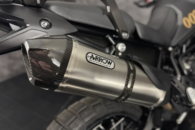 TRIUMPH TIGER 900
