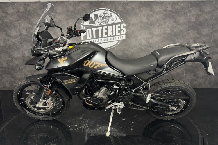 TRIUMPH TIGER 900