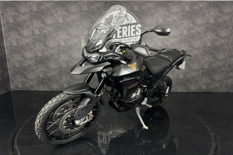 TRIUMPH TIGER 900