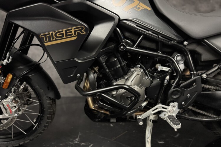 TRIUMPH TIGER 900