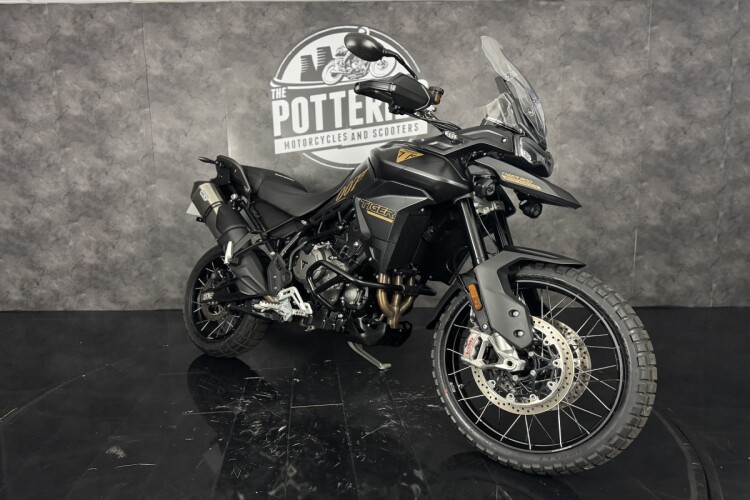 TRIUMPH TIGER 900