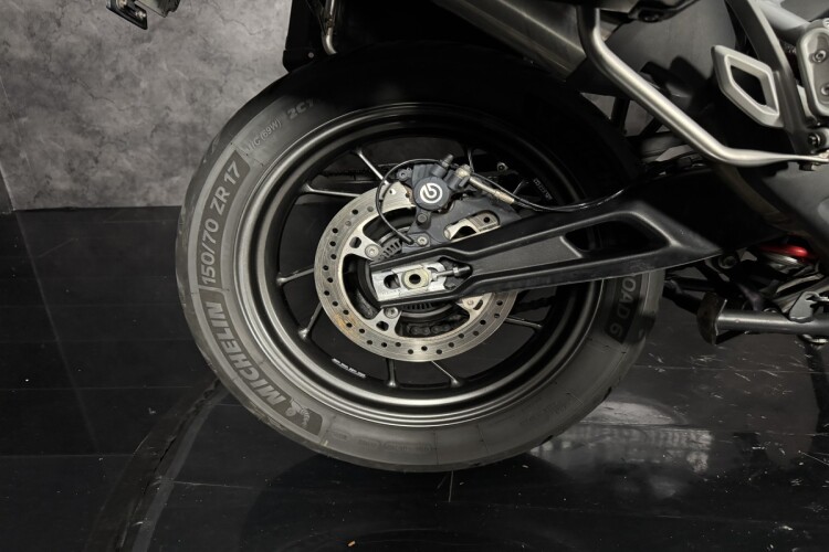 TRIUMPH TIGER 900