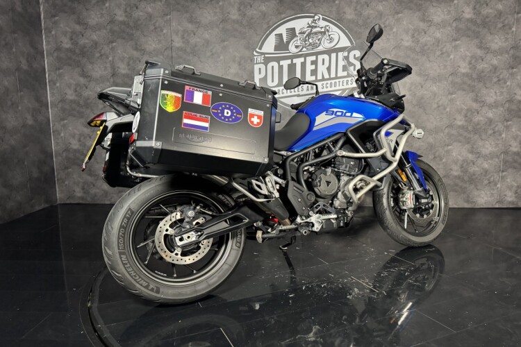 TRIUMPH TIGER 900