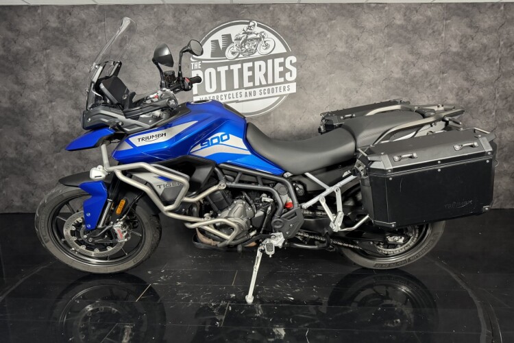 TRIUMPH TIGER 900