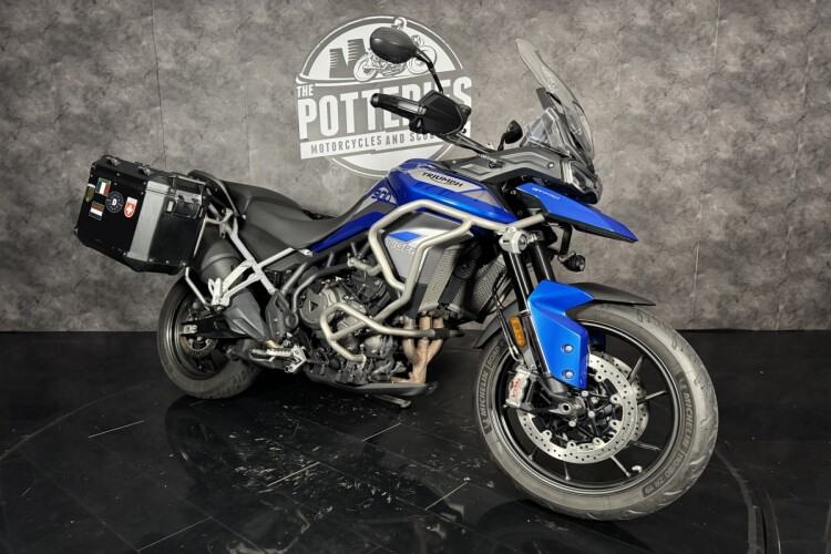 TRIUMPH TIGER 900