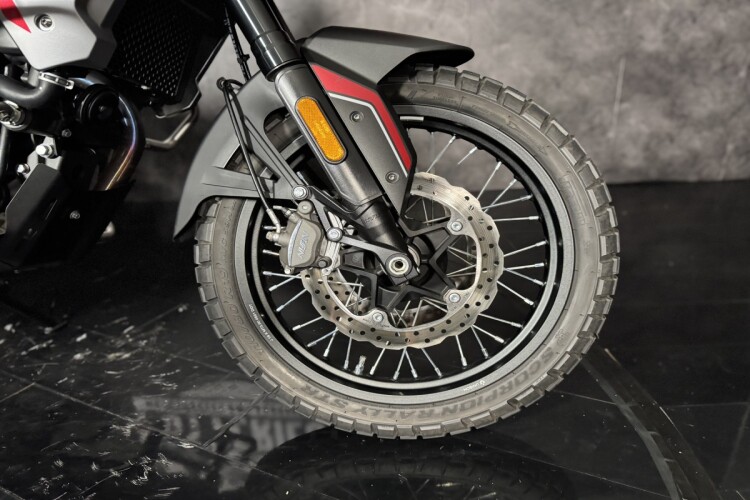 VOGE 650DSX