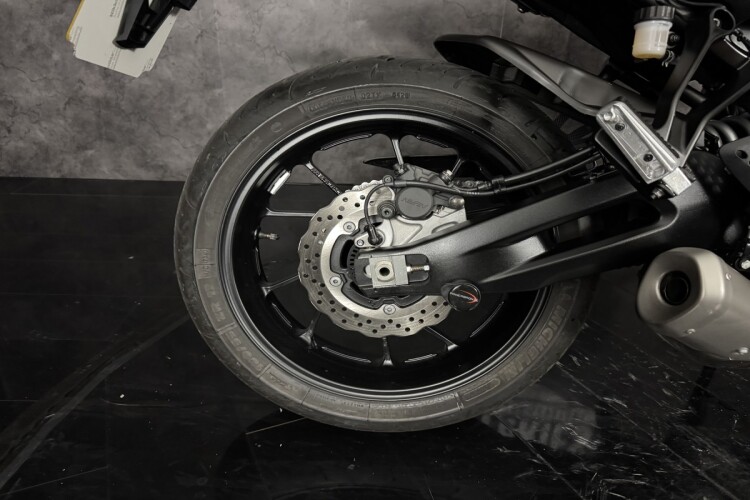 YAMAHA TRACER 7