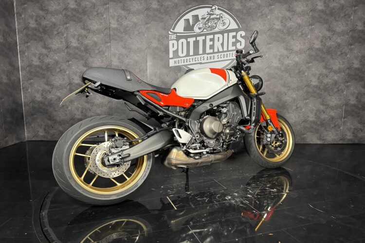 YAMAHA XSR900