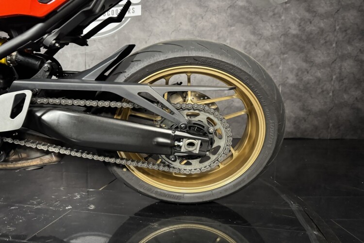 YAMAHA XSR900