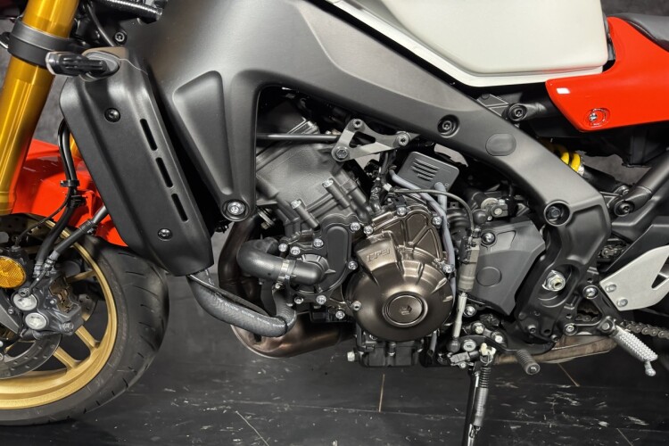 YAMAHA XSR900