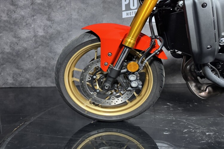 YAMAHA XSR900