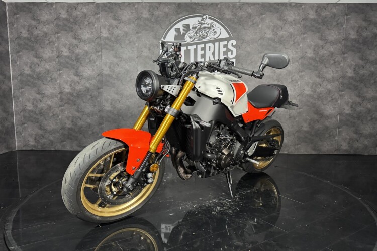 YAMAHA XSR900