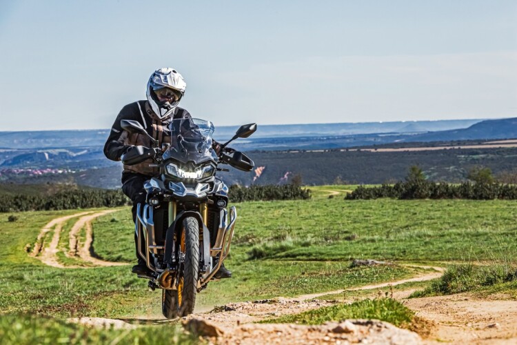 VOGE DS 900X