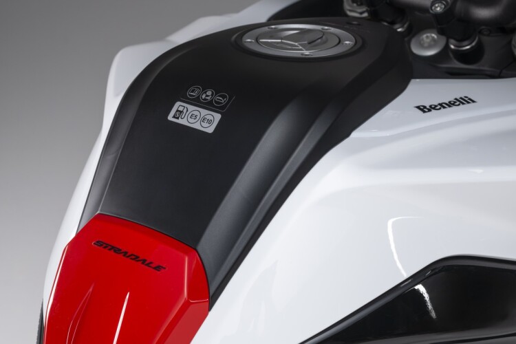 2027 BENELLI TRK 902 STRADALE, Oxide Green - photo 14