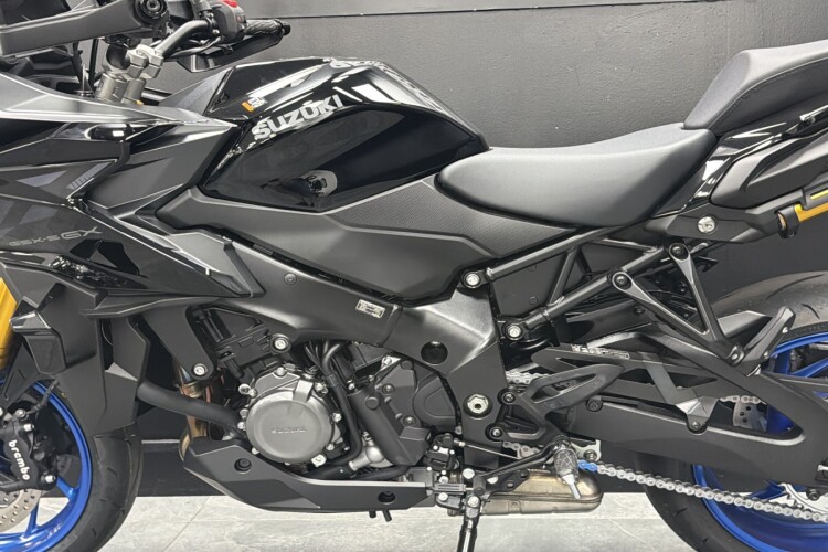 SUZUKI GSX-S1000GX +