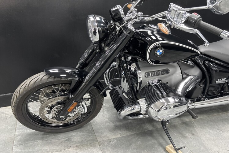 2022 BMW R 18, Black - photo 11