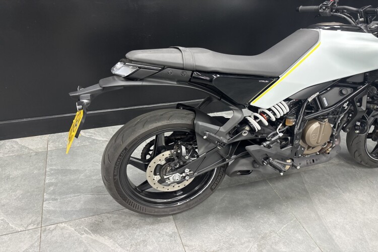 2024 HUSQVARNA VITPILEN 401, White - photo 6