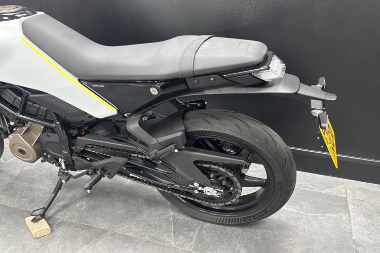 2024 HUSQVARNA VITPILEN 401, White - photo 8
