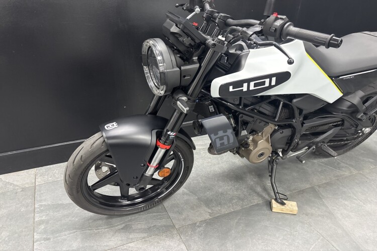 2024 HUSQVARNA VITPILEN 401, White - photo 11