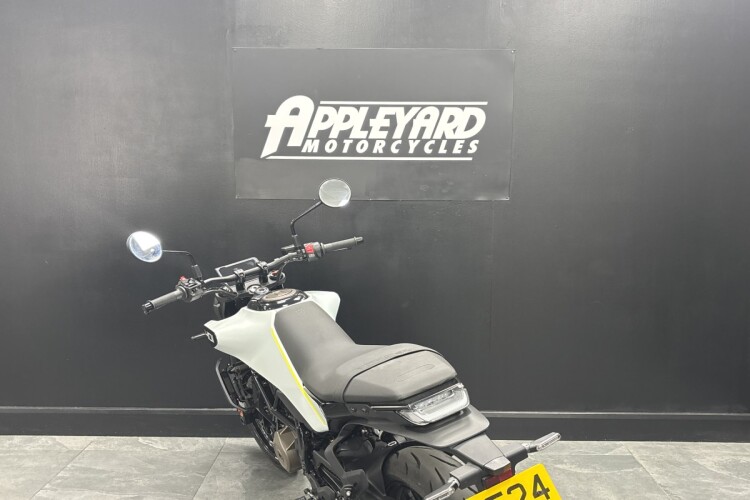 2024 HUSQVARNA VITPILEN 401, White - photo 13