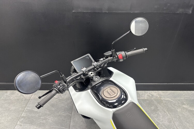 2024 HUSQVARNA VITPILEN 401, White - photo 14