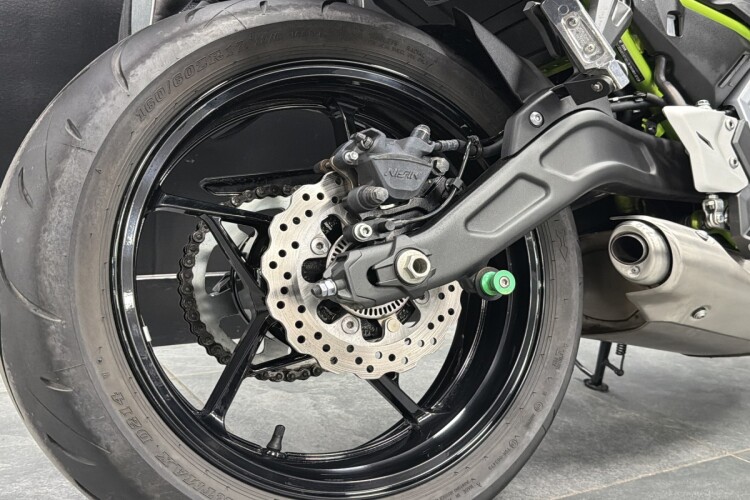 KAWASAKI Z650