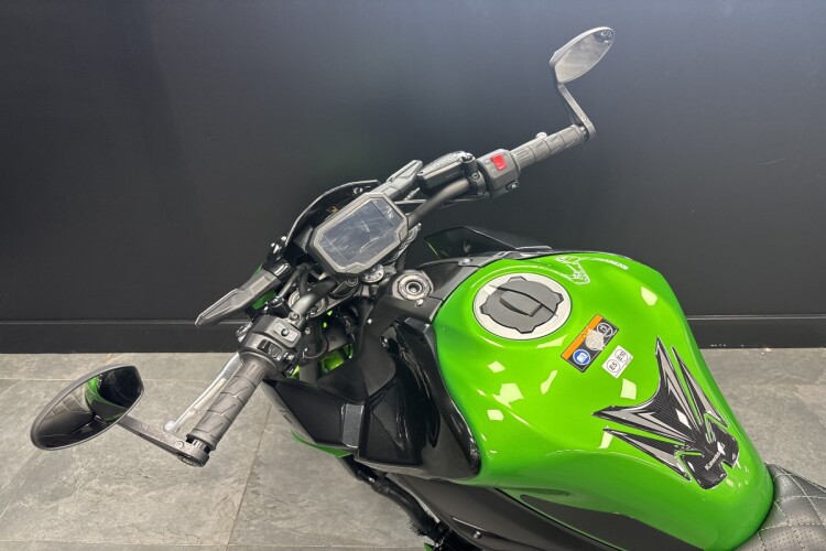 KAWASAKI Z900