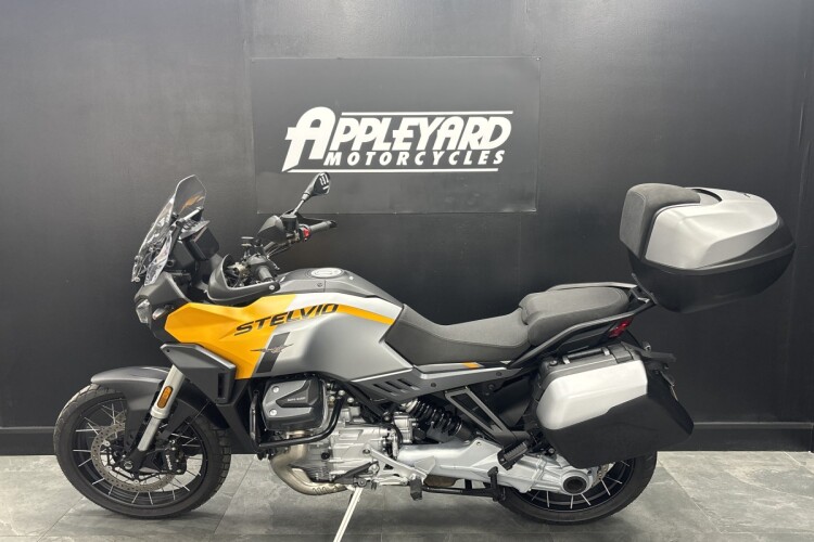 2025 MOTO GUZZI STELVIO, Yellow - photo 3