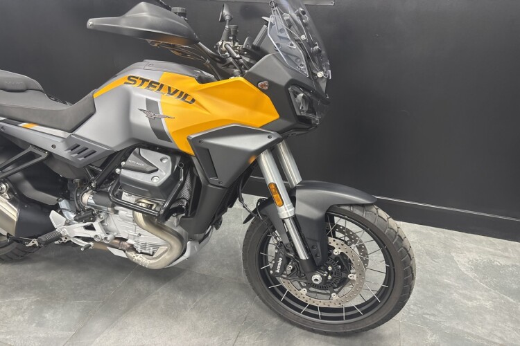2025 MOTO GUZZI STELVIO, Yellow - photo 4