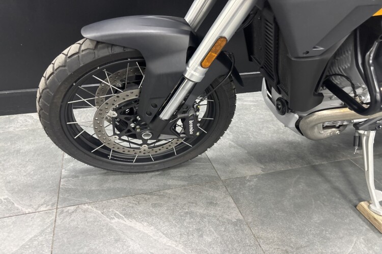 2025 MOTO GUZZI STELVIO, Yellow - photo 12