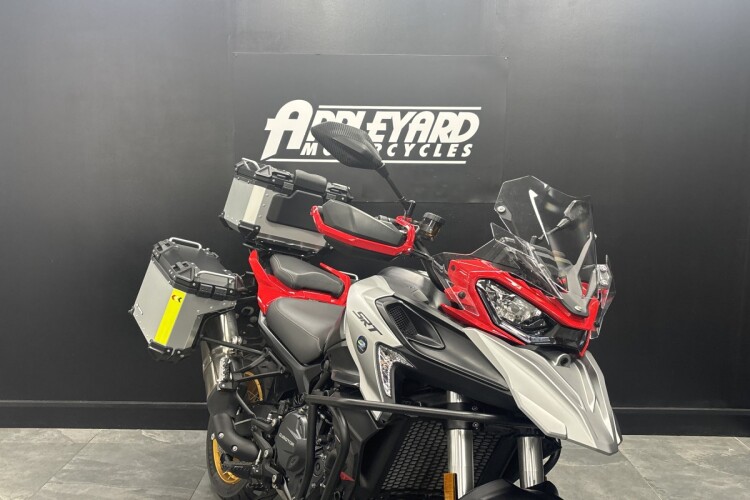 2025 QJMOTOR SRT 900 SX, Red/Silver - photo 6