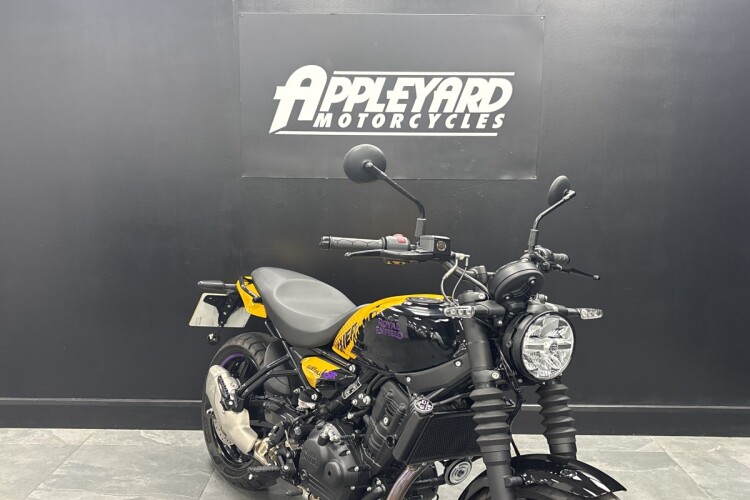 2025 ROYAL ENFIELD GUERRILLA 450, Black And Yellow - photo 2