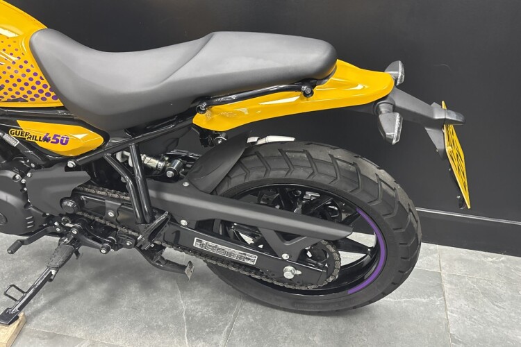 2025 ROYAL ENFIELD GUERRILLA 450, Black And Yellow - photo 9