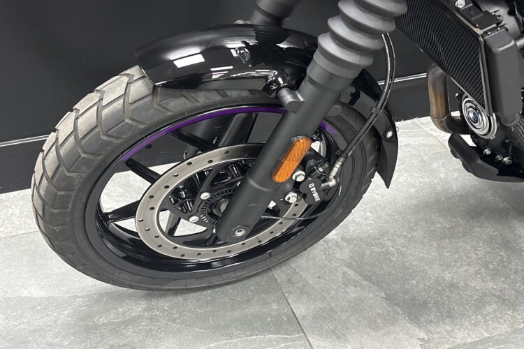 2025 ROYAL ENFIELD GUERRILLA 450, Black And Yellow - photo 12