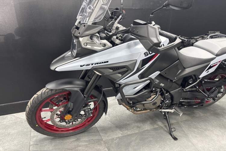 2025 SUZUKI V-STROM 1050, Grey - photo 11